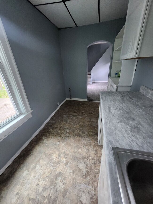 Building Photo - 1 bedroom west side