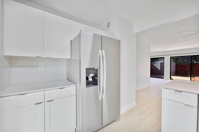 Building Photo - 3809 SW 82nd Ave