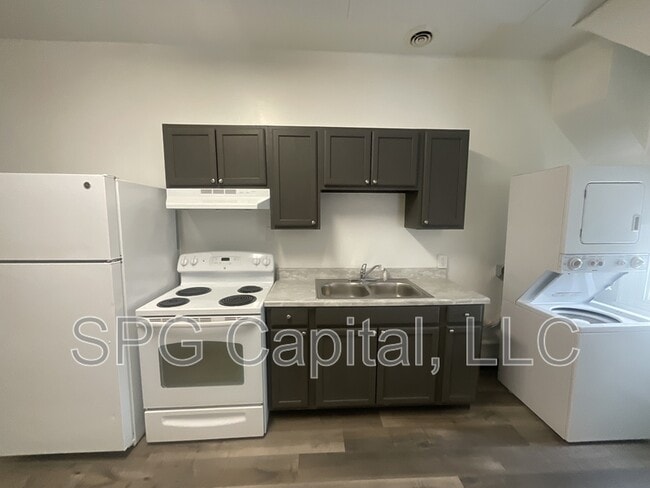 Building Photo - 301 N Newberry St