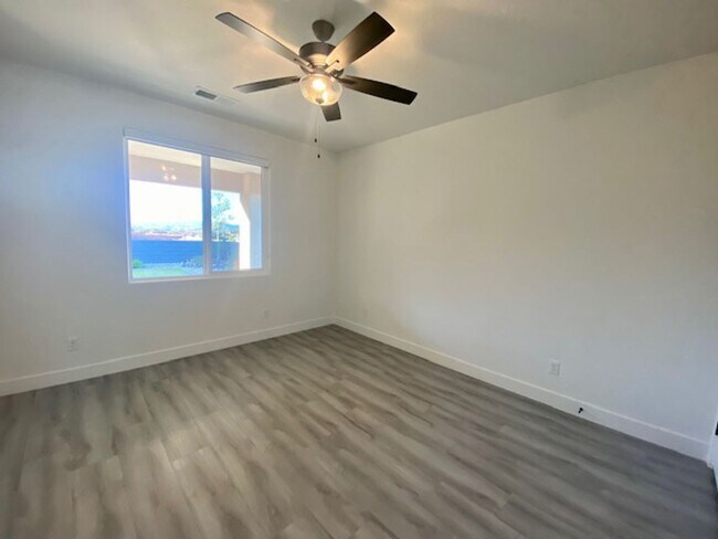Building Photo - SPACIOUS HOME FOR RENT!