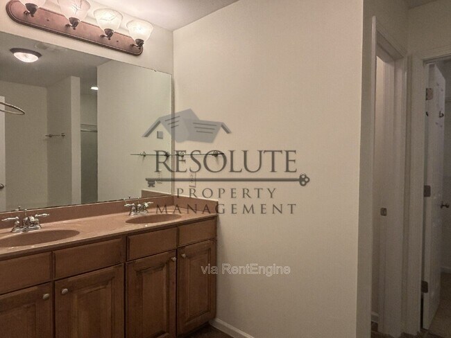 Building Photo - 318 Anterbury Dr