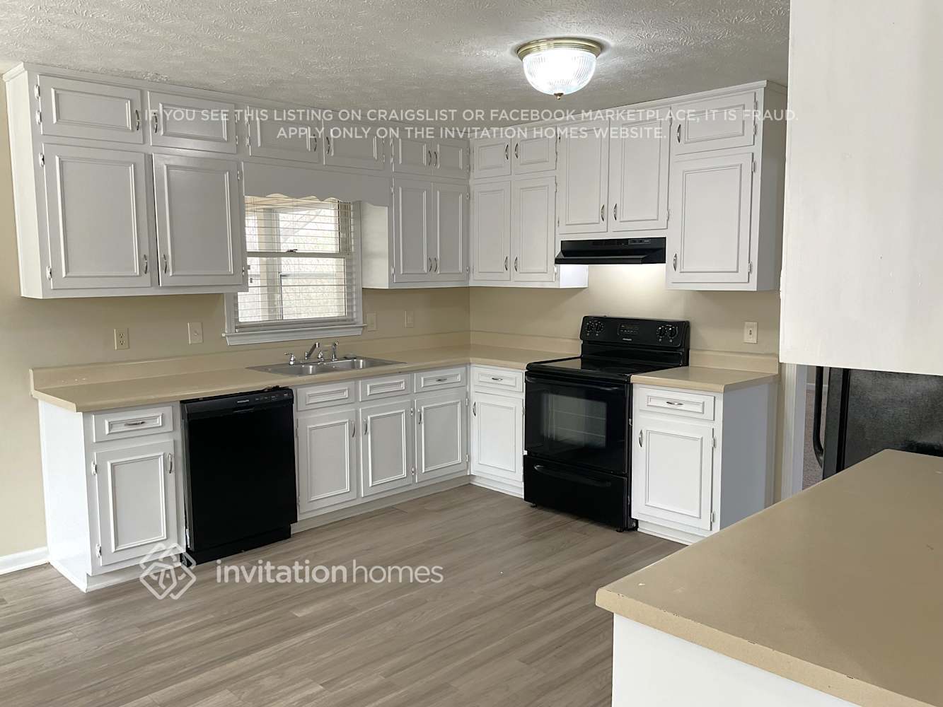 Building Photo - 3915 Summit Chase