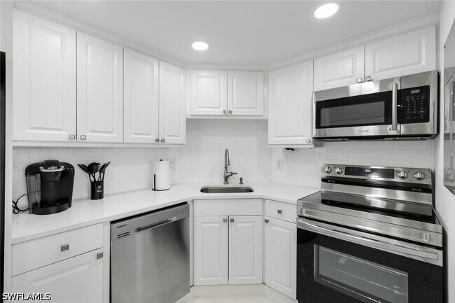 Building Photo - 5 Bluebill Ave