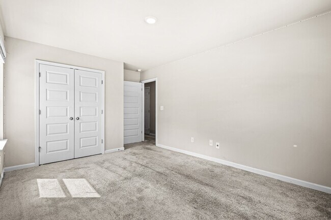 Building Photo - 2635 Ridge Manor Dr