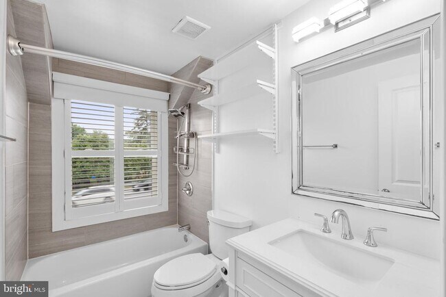 Building Photo - 535 N George Mason Dr