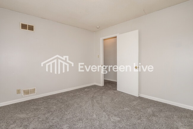 Building Photo - 4054 Beachamp Cove