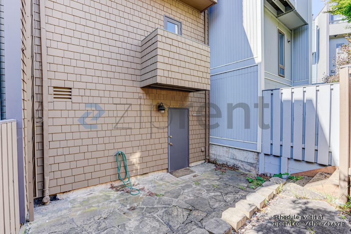 Building Photo - Unit