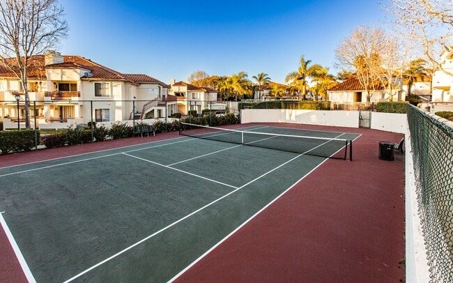 Building Photo - Upper Level 3 Bedroom, 2 Bath Condo!