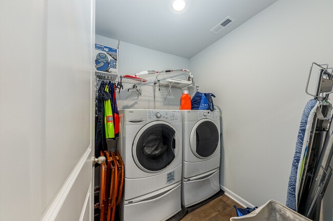 Building Photo - 410 Ginger Dr