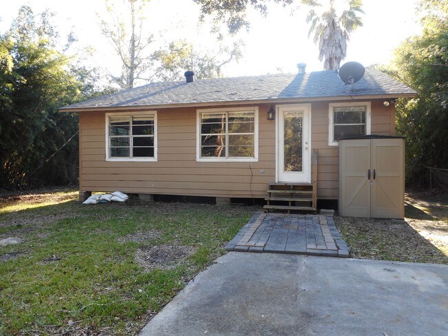 Building Photo - Secluded Cottage