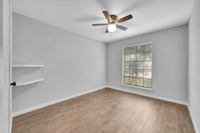 Building Photo - 1807 Palo Duro St