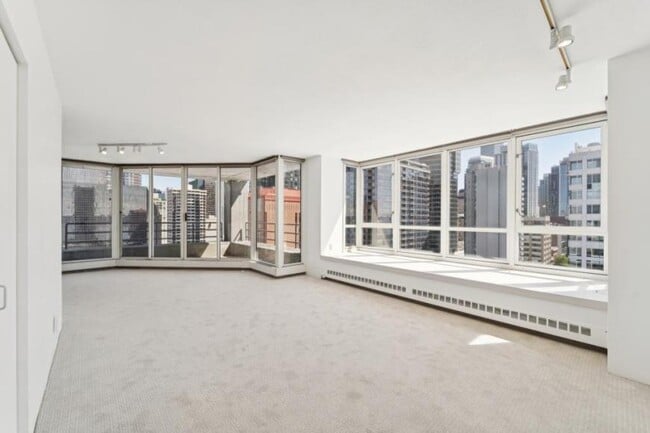 Building Photo - 1 bedroom in Seattle WA 98121