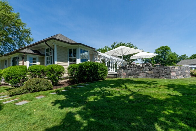 Building Photo - 3 Barclay Sq