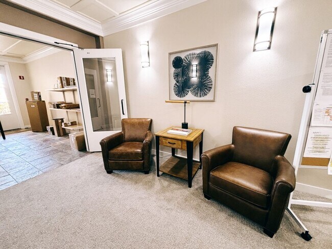 Building Photo - 2Bd/1.75Ba Kirkland Condo