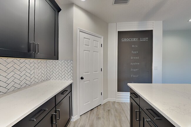 Building Photo - 15543 Waterleigh Cove Dr