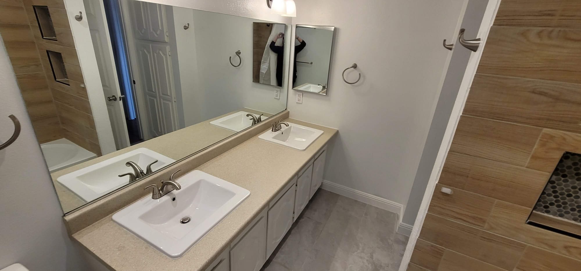 Building Photo - 5709 Avenida Silla