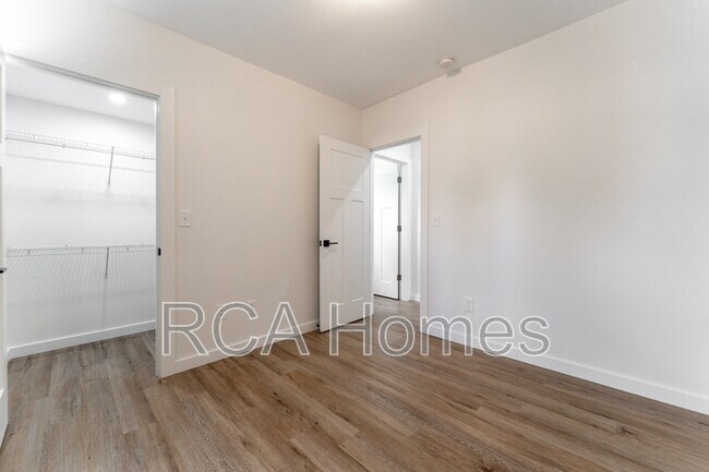 Building Photo - 851 N Rural St
