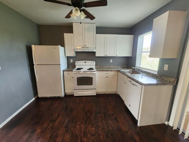 Building Photo - 3985 Avanti Cir