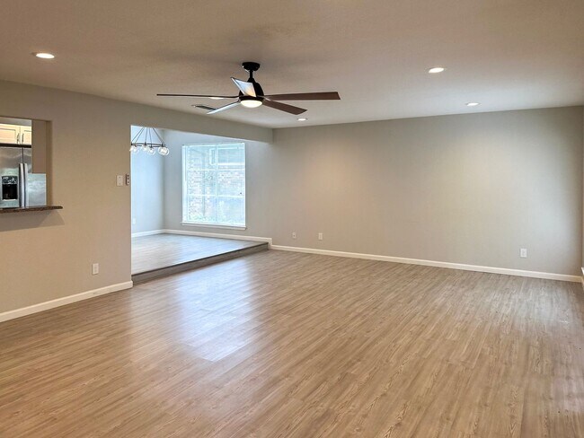 Building Photo - 4 Bedroom / 2 Bath / 2 Car Garage