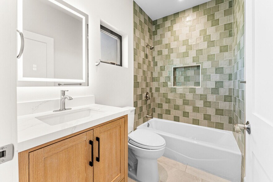 Building Photo - 2430 E 7th St