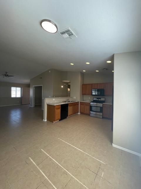 Building Photo - HOUSE FOR RENT