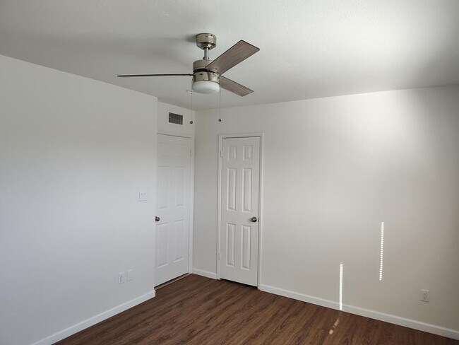 Building Photo - 2179 E Palmcroft Dr