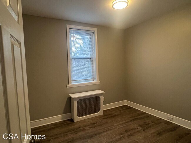 Building Photo - 3 br, 1.5 bath House - 952 S 8th St.