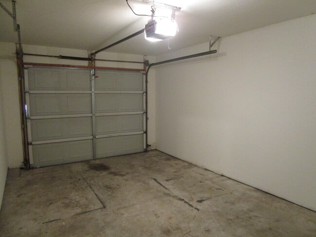 Building Photo - 2412 Calder Ct