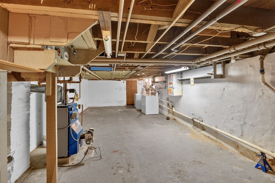 Building Photo - 421 Charter Oak Ave