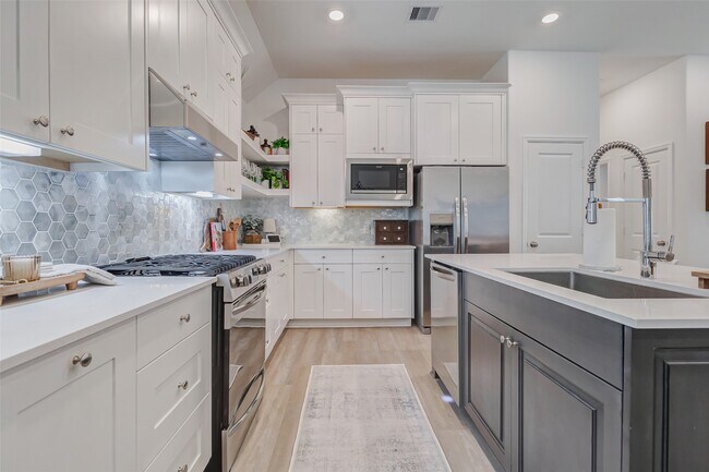Building Photo - 4919 Shimmer Side Dr