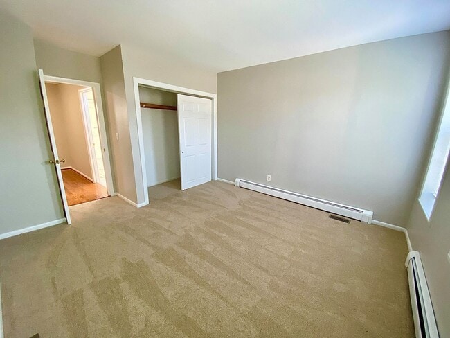 Building Photo - Charming 2 Bedroom/1 Bathroom Townhome in Locust Point, MD!
