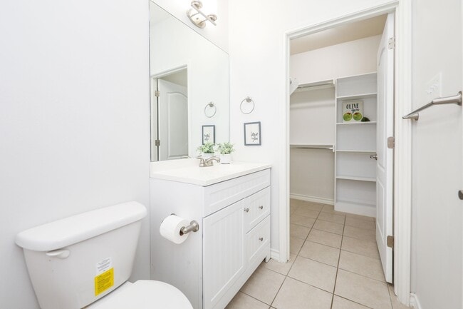 Building Photo - 1511 Don Camilo Blvd