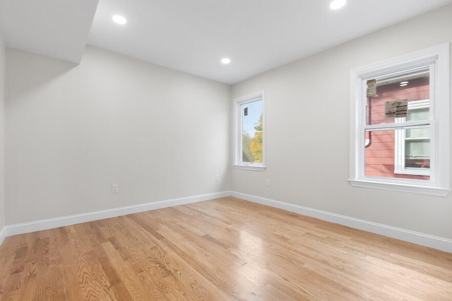 Building Photo - 322 Jefferson Ave