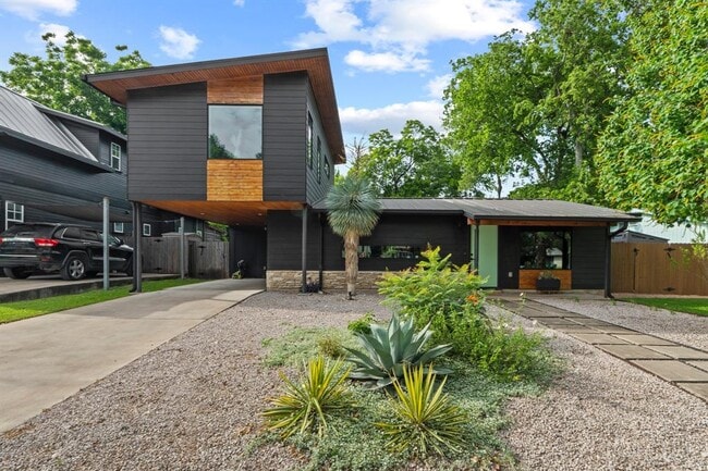 Building Photo - 3205 Locke Ln