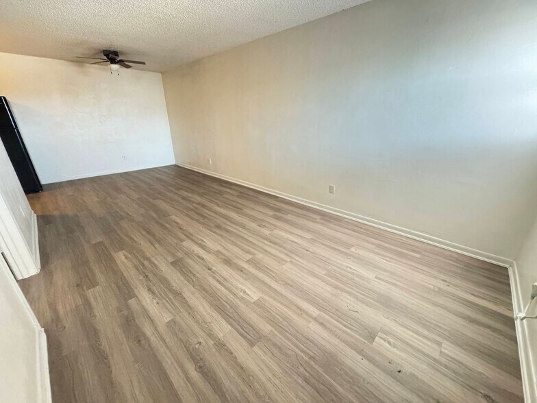 Building Photo - 503 Sunset Ln