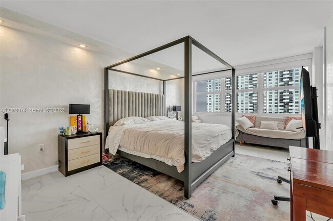 Building Photo - 18071 Biscayne Blvd