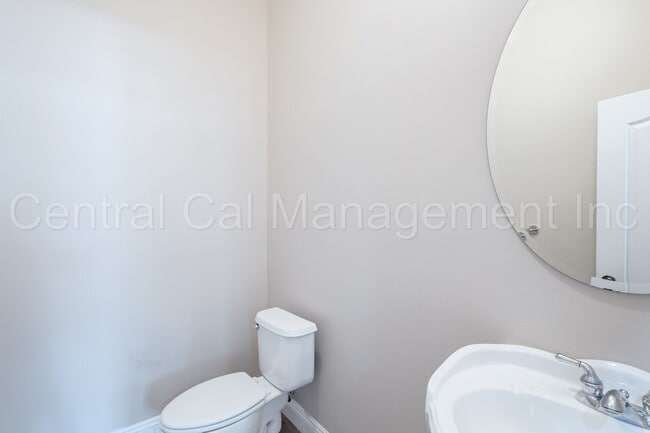 Building Photo - 4 Bedroom/3 Bath Home with Paid Solar - $3395 Per Month!