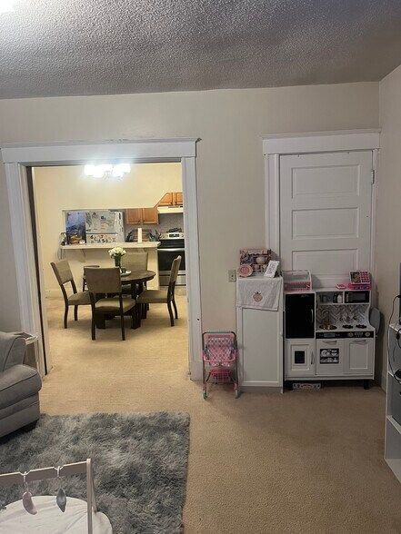 Building Photo - 3453 Woodburn Ave