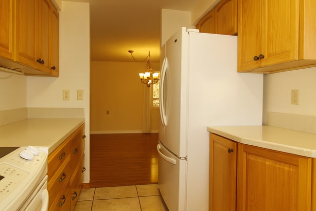 Building Photo - Spacious SW Bend Home on Nearly Half an Ac...