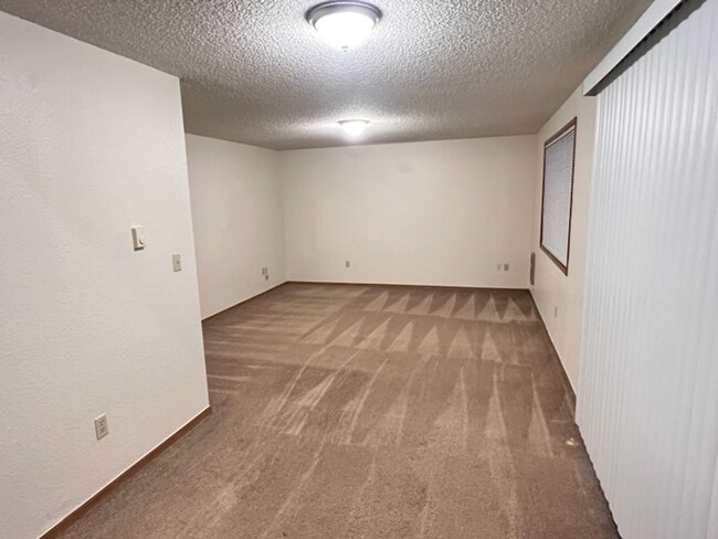 Building Photo - Oakbrook 2 Story 3 Bedroom home