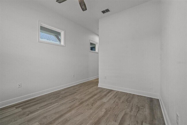 Building Photo - 5013 E Fountainwood Dr