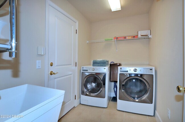 Building Photo - 1217 Harwick Ln