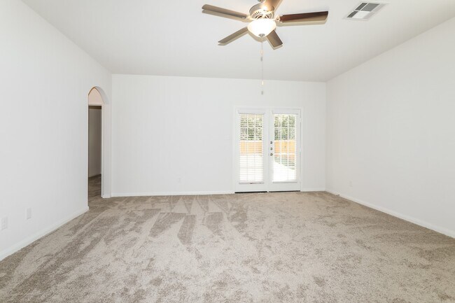 Building Photo - 26877 Steinbeck Dr