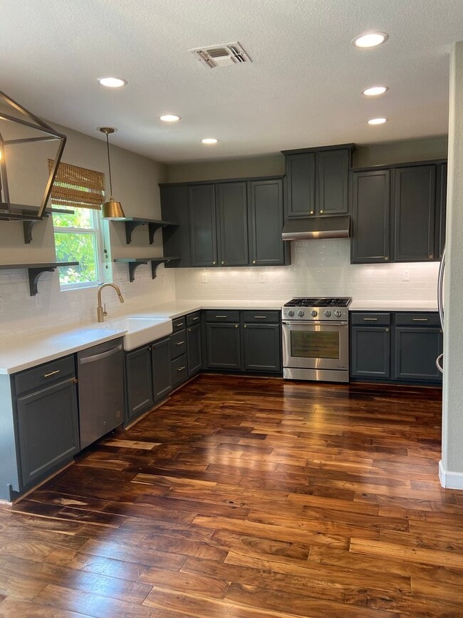 Building Photo - Parkway Beauty - 4 Bdrm, 2.5 Bath