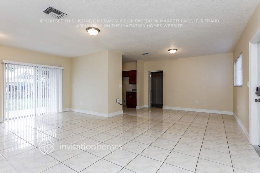 Building Photo - 330 NW 196th St