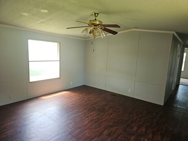Building Photo - 3 bed 2 bath Mobile Home