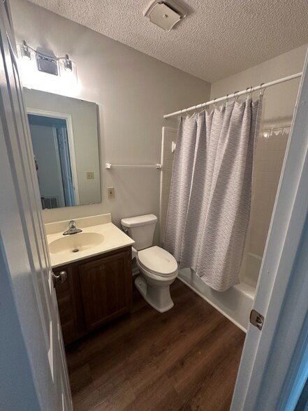 Building Photo - 6817 Fairpoint Ct