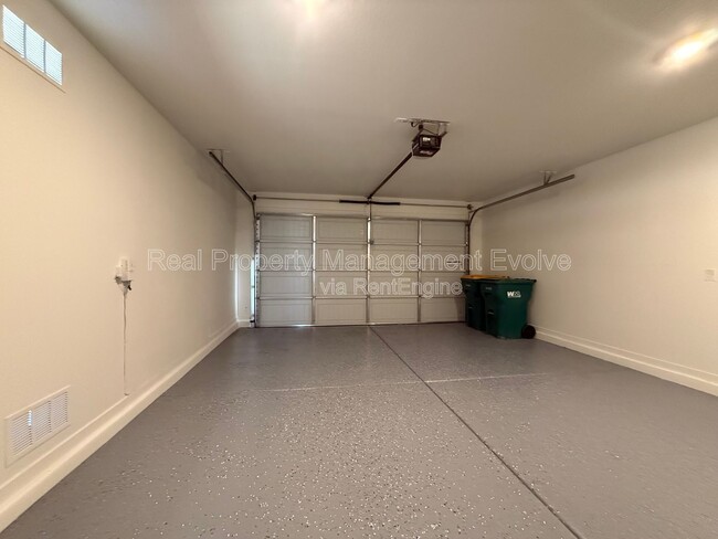 Building Photo - 12538 W Orangewood Ave