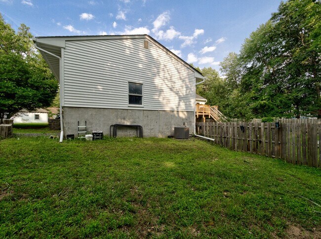 Building Photo - 17 Bauers Ln