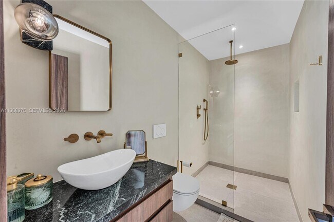 Building Photo - 1170 S Biscayne Point Rd